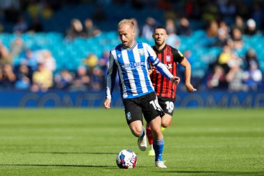 Sheffield Wednesday 'den Barry Bannan 17 Eylül 202' de Hillsborough, Sheffield, İngiltere 'deki Sheffield Çarşamba-Ipswich Town maçında topu sürüyor.