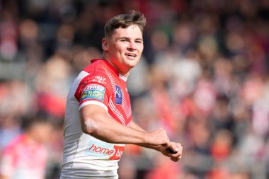 St Helens 'ten Jack Welsby 17 Eylül 202' de St Helens 'in Wicked Stadyumu' nda oynadığı St. Helens - Salford Red Devils maçı sonrasında taraftarlarıyla kutlama yapıyor.