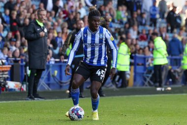 Sheffield Wednesday 'den Alex Mighten 17 Eylül 202' de Sheffield Çarşamba günü Hillsborough, Sheffield, İngiltere 'de Ipswich Town maçında topu sürüyor.