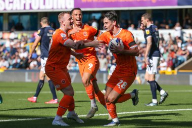 Blackpool 'dan Charlie Patino 17 Eylül 202' de The Den, Londra 'da oynanan Sky Bet Şampiyonası maçında skor sayısını 1-1 olarak kutluyor.