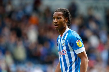 Etienne Camara # 24 Huddersfield Town Sky Bet Şampiyonası maçında Huddersfield Town, Cardiff City 'ye karşı John Smith Stadyumu, Huddersfield, Birleşik Krallık, 17 Eylül 202
