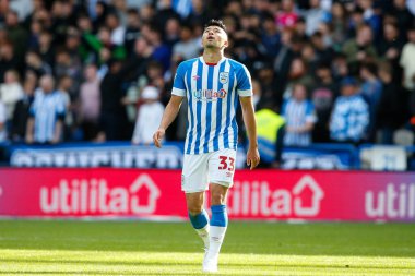 Huddersfield Kasabası 'ndan Yuta Nakayama # 33 numara Huddersfield Şampiyonası maçında Huddersfield Town, Cardiff City' ye karşı John Smith Stadyumu, Huddersfield, Birleşik Krallık, 17 Eylül 202