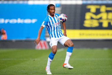 Etienne Camara # 24 Huddersfield Town Sky Bet Şampiyonası maçında Huddersfield Town, Cardiff City 'ye karşı John Smith Stadyumu, Huddersfield, Birleşik Krallık, 17 Eylül 202