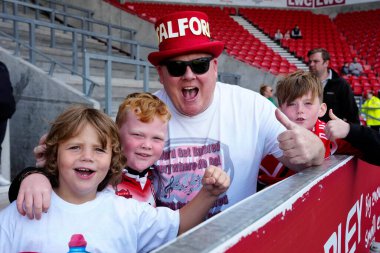 Salford Red Devils taraftarları Betfred Süper Lig maçından önce St Helens - Salford Red Devils maçı, St Helens, St Helens Stadyumu, 17 Eylül 202