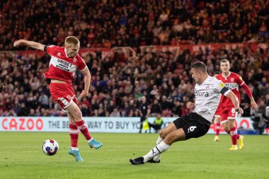 Middlesbrough 'dan Duncan Watmore şutunu atıyor ama 17 Eylül 202' de Middlesbrough, İngiltere 'deki Riverside Stadyumu' nda oynanan Sky Bet Şampiyonası 'nda Richard Wood # 6 Rotherham United tarafından engelleniyor.