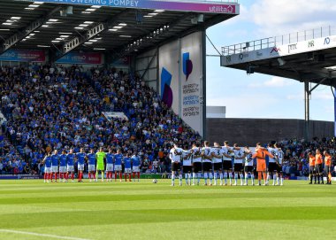 Plymouth Argyle oyuncuları ve Portsmouth 17 Eylül 202 'de Fratton Park, Portsmouth, İngiltere' de oynanan 1.