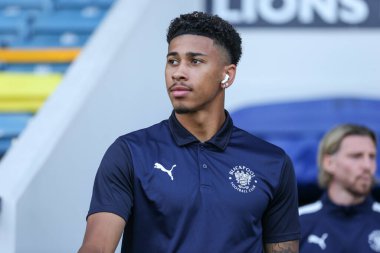 Blackpool 'dan Jordan Lawrence-Gabriel # 4, 17 Eylül 202' de The Den, Londra, İngiltere 'de oynanan Millwall - Blackpool maçı öncesinde geldi.