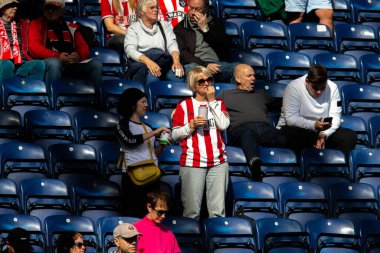 Bir Sheffield United taraftarı 17 Eylül 202 'de İngiltere' nin Deepdale kentinde Preston North End-Sheffield United maçında tırnaklarını yiyor.