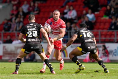 St. Helens 'den Curtis Sironen # 16 ve Salford Red Devils' den Kral Vuniyayawa Betfred Süper Lig maçı sırasında St Helens - Salford Red Devils arasındaki Wicked Stadyumu, St Helens, İngiltere 17 Eylül 202