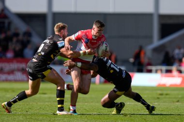 St Helens 'den Jack Welsby 17 Eylül 202' de St. Helens-Salford Red Devils maçı sırasında Salford Red Devils 'in savunmasında koşuyor.