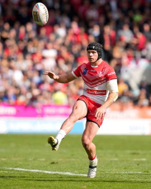 St Helens 'den Jonny Lomax 17 Eylül 202' de St Helens ile Salford Red Devils arasında oynanan Betfred Süper Lig maçında topu çaldı.
