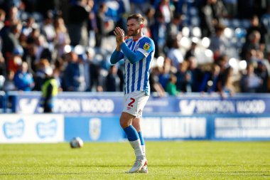 Huddersfield Town 'dan Oliver Turton 17 Eylül 202' de John Smith Stadyumu 'nda oynanan Huddersfield Town - Cardiff City maçından sonra taraftarları alkışlıyor.