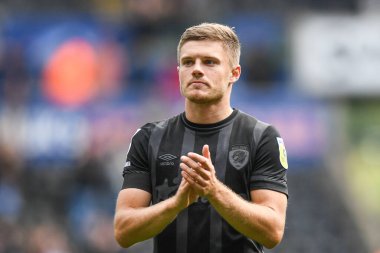 Hull CityAlkışlar 'ın 27 numaralı oyuncusu Swansea City vs Hull City Swansea.com Stadyumu, Swansea, Birleşik Krallık' ta 17 Eylül 202 tarihinde oynanan Swansea City vs Hull City karşılaşmasında gezici taraftarları alkışlıyor.