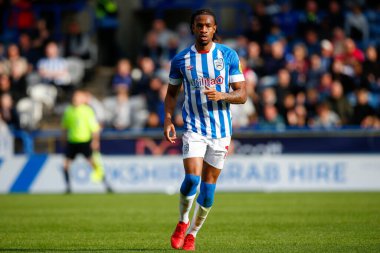Huddersfield Town 'dan David Kasumu 17 Eylül 202' de John Smith Stadyumu 'nda Huddersfield Town ile Cardiff City arasındaki Gökyüzü İddia Şampiyonası maçında 18 numaraya yükseldi.