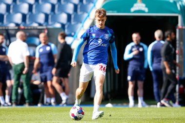 Huddersfield Town 'dan Pat Jones 17 Eylül 202' de John Smith Stadyumu 'nda oynanan Huddersfield Town, Cardiff City maçından önce ısınıyor.