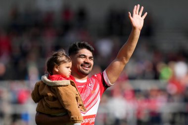 St Helens 'den James Bell # 20, 17 Eylül 202' de St Helens ve Salford Red Devils 'in oynadığı Betfred Süper Lig maçı sonrasında taraftarları selamlıyor.