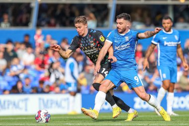 Birmingham City 'den Scott Hogan # 9 ve Coventry City' den Ben Sheaf # 14 numara Gökyüzü İddia Şampiyonası maçında Birmingham City, Coventry City 'ye karşı St Andrews, Birmingham, Birleşik Krallık, 17 Eylül 202