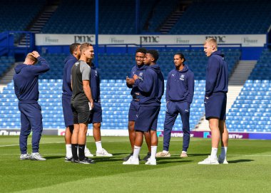 Plymouth Argyle oyuncuları, 17 Eylül 202 'de Fratton Park, Portsmouth, Birleşik Krallık' ta oynanan 1.