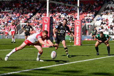St Helens 'ten Joe Batchelor 12 numaraya iniş yaptı ama 17 Eylül 202' de St Helens - Salford Red Devils maçı sırasında St Helens - Wicked Stadyumu, St Helens, İngiltere 'de yasaklandı.
