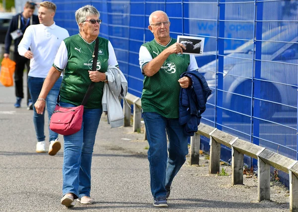 Plymouth Argyle Fans Przybywa Podczas Meczu Sky Bet League Portsmouth — Zdjęcie stockowe