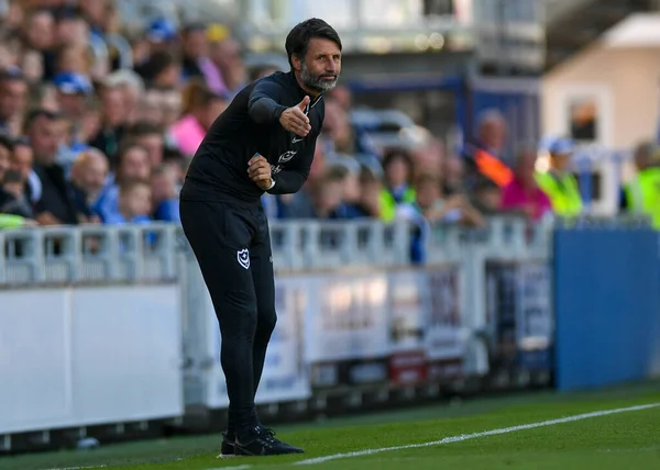Portsmouth Manager Danny Cowley Gesty Krzyki Wskazując Podczas Meczu Sky — Zdjęcie stockowe