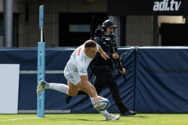 Exeter Chiefs 'ten Joe Simmonds 18 Eylül 202' de Sixways Stadyumu, Worcester, İngiltere 'deki Gallagher Warriors - Exeter Chiefs maçında erken bir atış yapmak için sol kanatta yarışıyor.