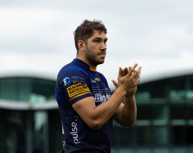 Worcester Warriors 'dan Andrew Kitchener, 18 Eylül 202' de Sixways Stadyumu 'nda oynanan Gallagher Premiership maçından sonra taraftarları alkışlıyor.