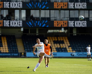 Exeter Chiefs 'ten Joe Simmonds, 18 Eylül 202' de Sixways Stadyumu, Worcester, İngiltere 'de düzenlenen Gallagher Premiership maçında Worcester Warriors' a karşı Exeter Chiefs maçında ekstra puan topladı.
