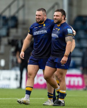 Worcester Warriors 'dan Jay Tyack ve Rory Sutherland Gallagher Premiership maçındaki son ıslık çaldıktan sonra Worcester Warriors Exeter Chiefs' e karşı Sixways Stadyumu, Worcester, İngiltere, 18 Eylül 202