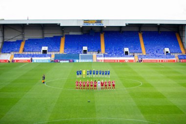 Liverpool Kadınlar ve Chelsea Kadinlari, 18 Eylül 202 'de Birkenhead, Birton Park' ta oynanan Liverpool Kadinlarina karsi oynanan Süper Lig maçinda bir dakikalık saygı duruşunda bulundular.