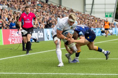 Exeter Chiefs 'ten Richard Capstick, 18 Eylül 202' de Sixways Stadyumu 'ndaki Gallagher Warriors - Exeter Chiefs maçında ikinci denemesini yapmak için yarışıyor.