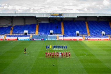 Liverpool Kadınlar ve Chelsea Kadinlari, 18 Eylül 202 'de Birkenhead, Birton Park' ta oynanan Liverpool Kadinlarina karsi oynanan Süper Lig maçinda bir dakikalık saygı duruşunda bulundular.