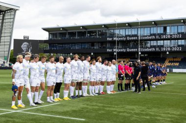 Oyuncular bir dakikalık saygı duruşu sırasında, büyük ekranda kısa bir süre önce Gallagher Premiership maçı sırasında Worcester Warriors Exeter Chiefs 'e karşı Sixways Stadyumu, Worcester, Worcester, İngiltere