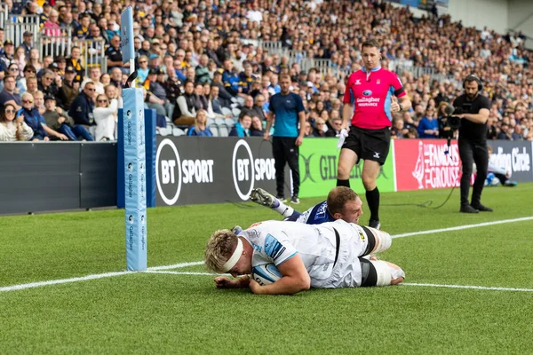 Exeter Chiefs Richard Capstick Scores His Second Try Galel Premitiger — 스톡 사진