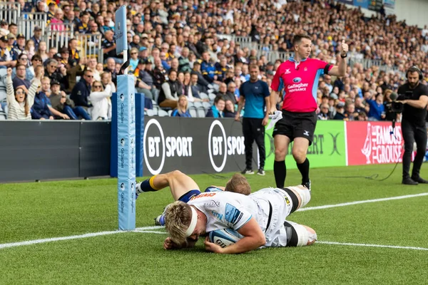 Exeter Chiefs Richard Capstick Scores His Second Try Galel Premitiger — 스톡 사진