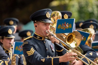The Queen Elizabeth State Cenaze Töreni sırasında Londra City Centre, Londra, İngiltere 'deki bando takımlarının görüntüleri, 19 Eylül 202