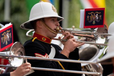 The Queen Elizabeth State Cenaze Töreni sırasında Londra City Centre, Londra, İngiltere 'deki bando takımlarının görüntüleri, 19 Eylül 202