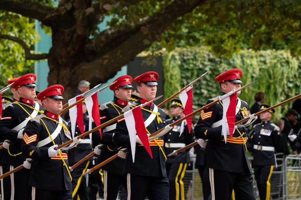 Foto Van Militaire Dienst Tijdens Queen Elizabeth State Funeral Processie — Stockfoto