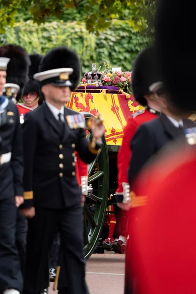 Koninklijke Marine Draagt Kist Van Koningin Elizabeth Een Staatskanon Processie — Stockfoto