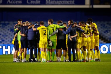 Burton Albion oyuncuları, 20 Eylül 202 'de İngiltere' nin Hillsborough kentinde Çarşamba günü oynanan Papa John 's Trophy maçını kazandılar.