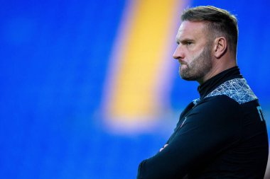 Bolton Wanderers 'ın yöneticisi Ian Evatt, 20 Eylül 202' de İngiltere, Birkenhead 'de oynanan Papa John' s Trophy karşılaşmasında üzgün görünüyor.