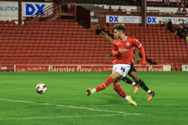 Barnsley 'den Josh Martin gol atarken, Newcastle United' dan Jude Smith # 65 Papa John 's Trophy maçı sırasında Oakwell, Barnsley, İngiltere' de Newcastle United U21 'e karşı 20 Eylül 202' de kurtardı.
