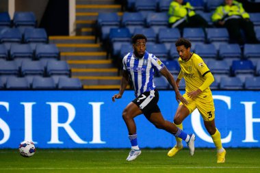 Sheffield Wednesday 'den Mallik Wilks # 7 ve Burton Borthwick-Jackson # 3 of Burton Albion Papa John' s Trophy maçı sırasında Sheffield Çarşamba günü Hillsborough, Sheffield, İngiltere 'de Burton Albion' a karşı 20 Eylül 202
