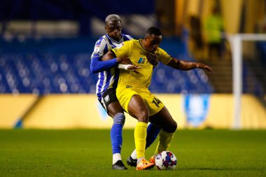 Victor Adeboyejo # 14 Burton Albion ve Dominic Iorfa # 6 Sheffield Çarşamba günü Papa John 's Trophy maçında Sheffield Çarşamba günü Burton Albion' a karşı Hillsborough, Sheffield, Birleşik Krallık, 20 Eylül 202