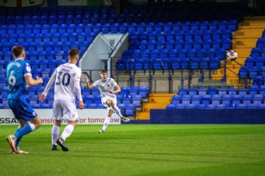 Tranmere Rovers 'ın 17 numaralı oyuncusu Rhys Hughes, 20 Eylül 202' de Birkenhead, İngiltere 'deki Prenton Park' ta oynanan Papa John 's Trophy karşılaşmasında Bolton Wanderers' a karşı oynuyor.