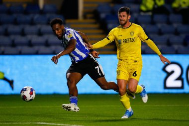 Sheffield Wednesday 'den Mallik Wilks 20 Eylül 202' de Hillsborough, Sheffield, İngiltere 'de Çarşamba günü oynanan Papa John' s Trophy maçında gol atma girişiminde bulundu.