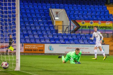 Tranmere Rovers 'ın 22 numaralı oyuncusu Paul Lewis, 20 Eylül 202' de İngiltere, Birkenhead 'deki Prenton Park' ta oynanan Papa John 's Trophy karşılaşmasında 2-0 berabere kaldı.