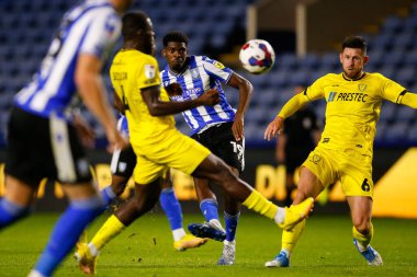 Sheffield Wednesday 19 numaralı Tyreeq Bakinson, 20 Eylül 202 'de İngiltere' nin başkenti Sheffield 'da oynanan Papa John' s Trophy maçı Sheffield Wednesday 'in Burton Albion' a karşı oynadığı maçta gol atma girişiminde bulundu.