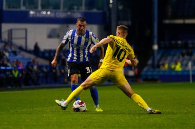 Sheffield Wednesday 'den Jack Hunt # 32 ve Burton Albion' dan Davis Keillor-Dunn # 10 Papa John 's Trophy maçı sırasında Sheffield Wednesday, Hillsborough, Sheffield, Birleşik Krallık' ta Burton Albion 'a karşı 20 Eylül 202