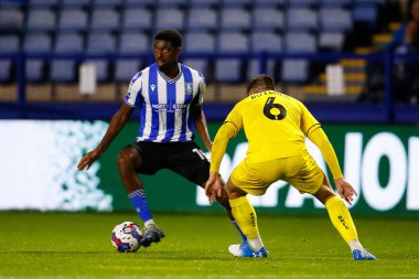 Tyreeq Bakinson # 19 Sheffield Wednesday ve 6 No 'lu Burton Albion Kasabı Papa John' s Trophy maçında Sheffield Çarşamba günü Burton Albion 'a karşı Hillsborough, Sheffield, Birleşik Krallık, 20 Eylül 202